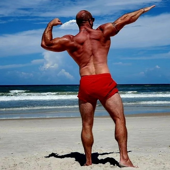 Meet your Posher, Bri - Picture 3 of 4